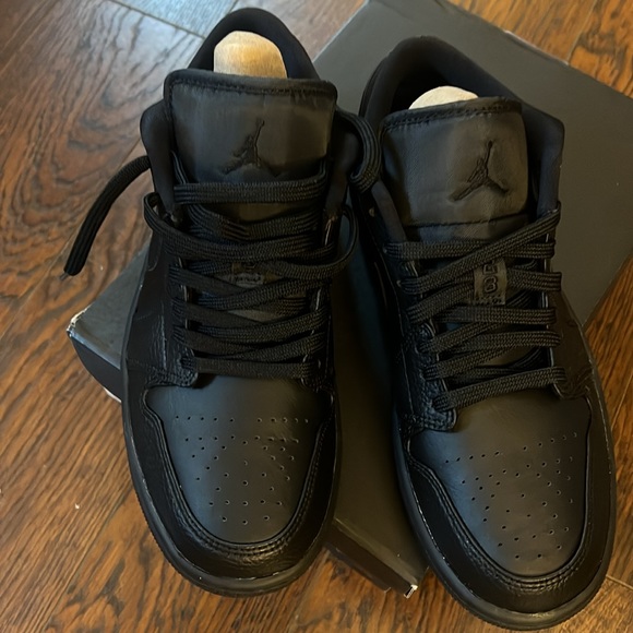 Air Jordan Low Triple Black Size 7 Men’s or women’s 8.5 - Picture 9 of 14